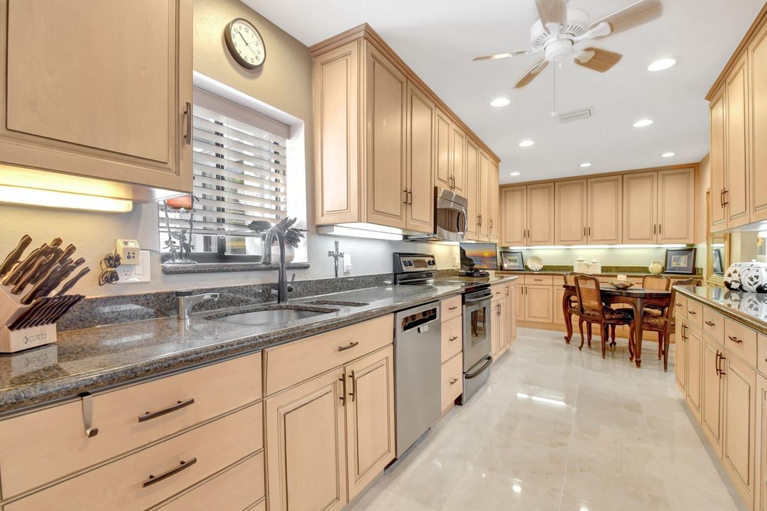 For Sale: $749,900 (3 beds, 3 baths, 3189 Square Feet)