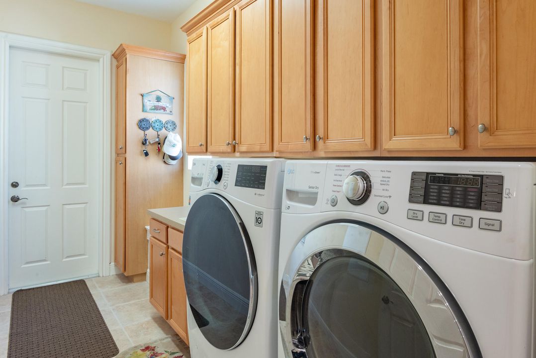 For Sale: $619,900 (3 beds, 2 baths, 2211 Square Feet)