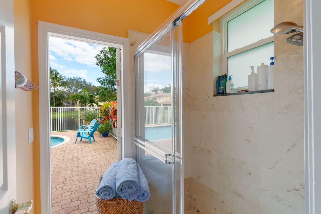 En Venta: $849,750 (5 camas, 3 baños, 2872 Pies cuadrados)