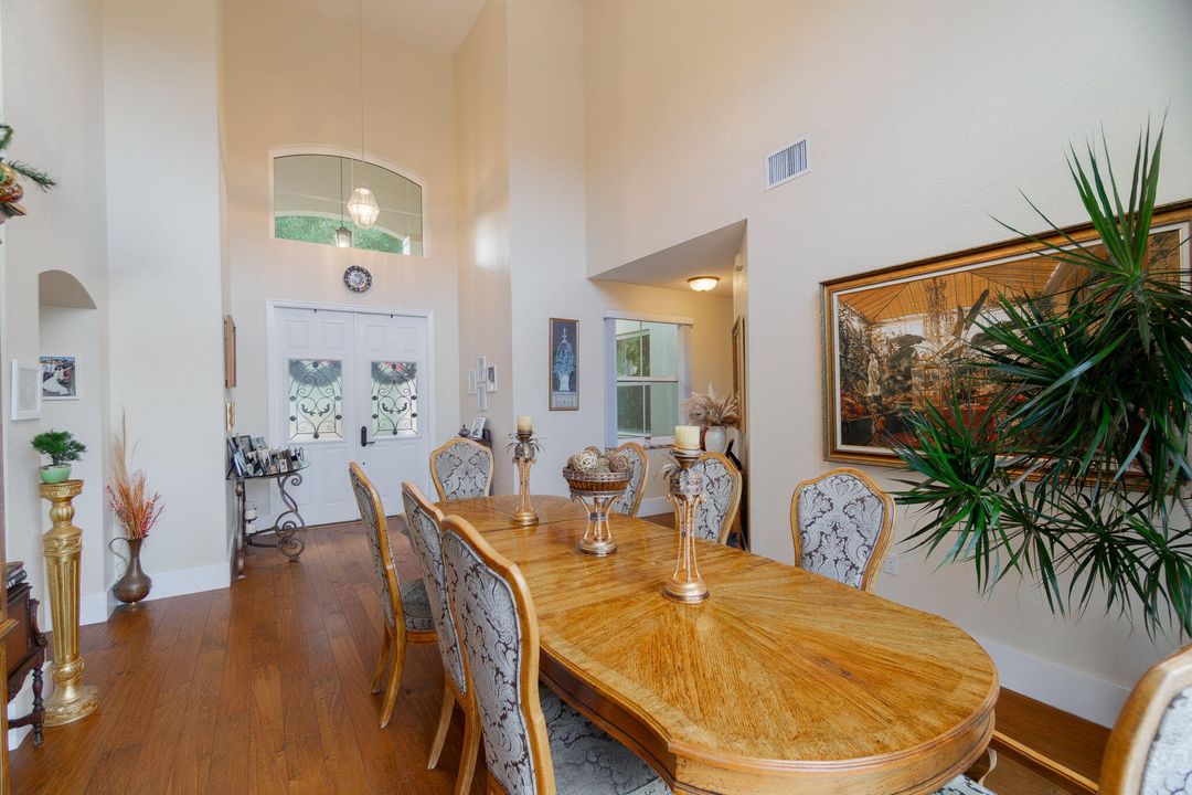 En Venta: $849,750 (5 camas, 3 baños, 2872 Pies cuadrados)