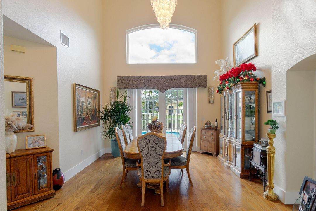 En Venta: $849,750 (5 camas, 3 baños, 2872 Pies cuadrados)