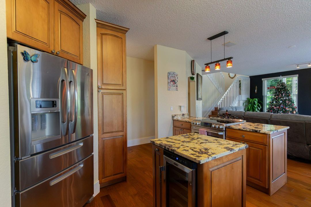 En Venta: $849,750 (5 camas, 3 baños, 2872 Pies cuadrados)