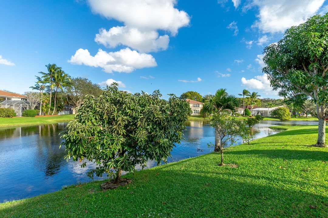 En Venta: $849,750 (5 camas, 3 baños, 2872 Pies cuadrados)