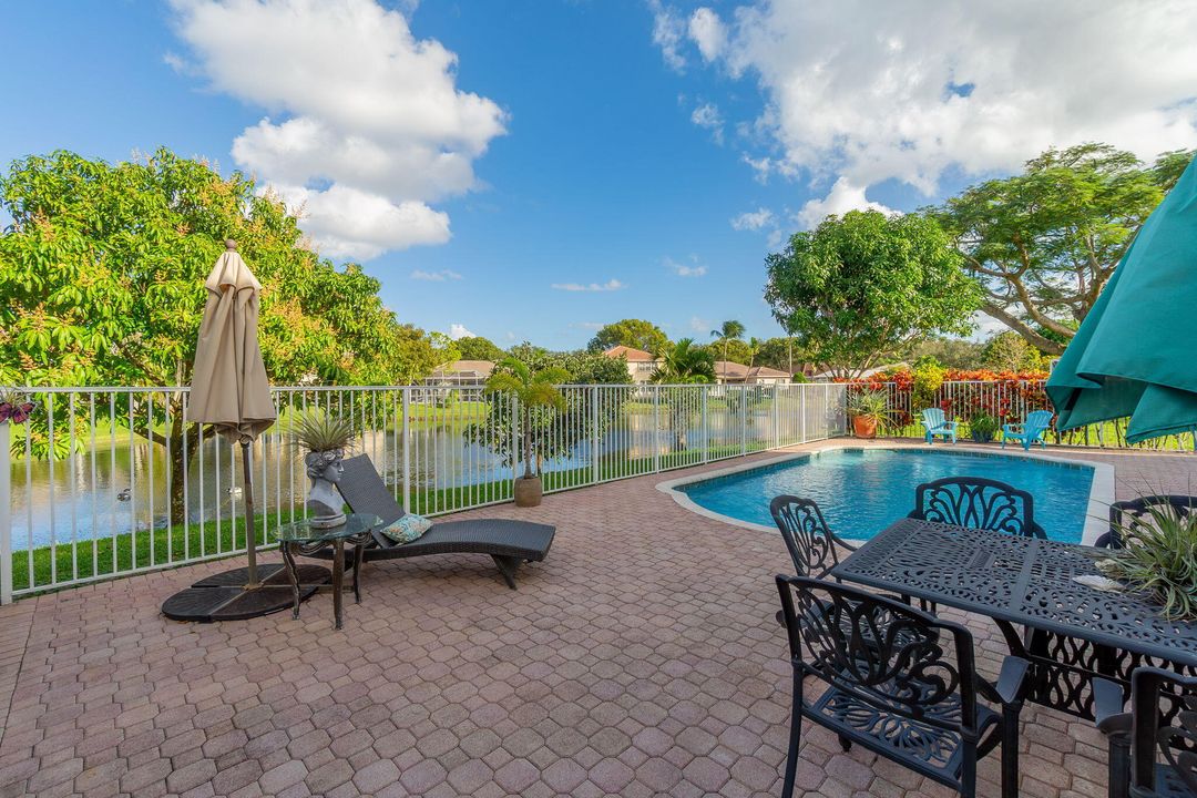 En Venta: $849,750 (5 camas, 3 baños, 2872 Pies cuadrados)