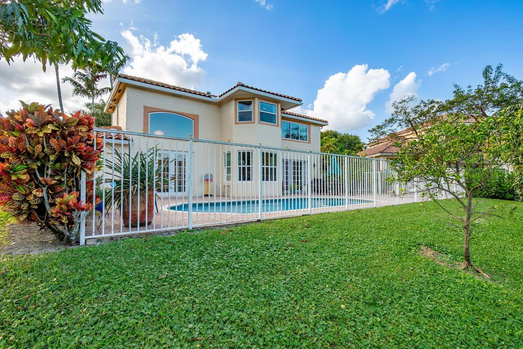 En Venta: $849,750 (5 camas, 3 baños, 2872 Pies cuadrados)