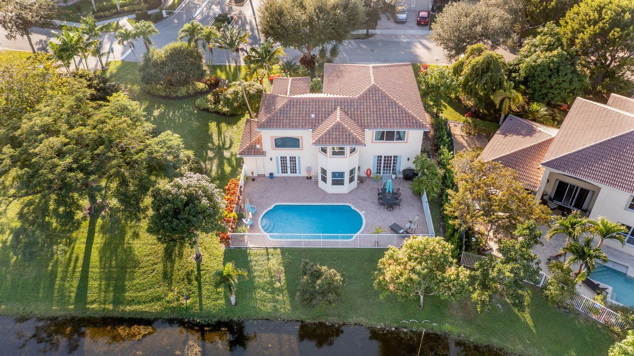 En Venta: $849,750 (5 camas, 3 baños, 2872 Pies cuadrados)