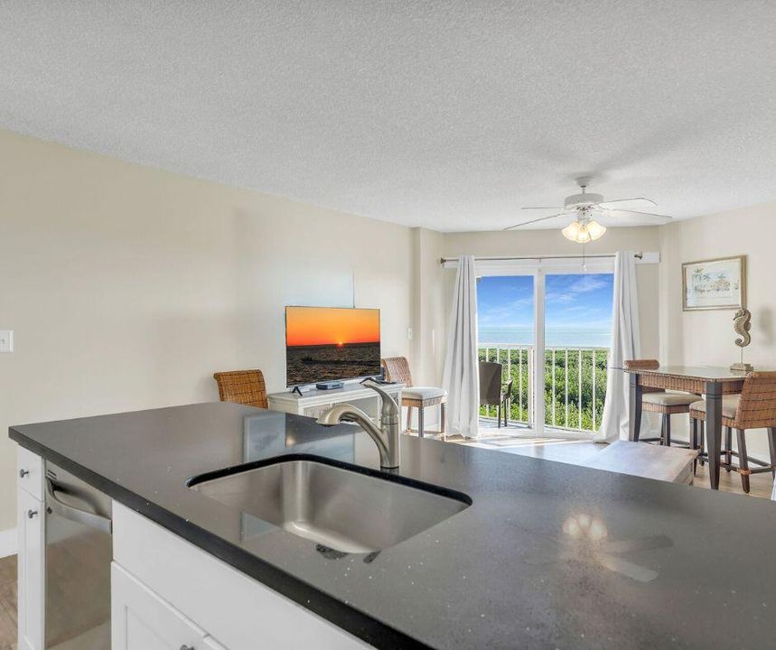 For Sale: $589,500 (2 beds, 2 baths, 826 Square Feet)