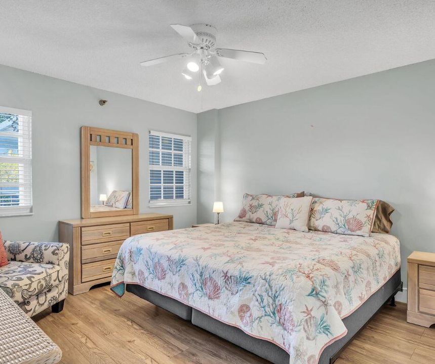 For Sale: $589,500 (2 beds, 2 baths, 826 Square Feet)