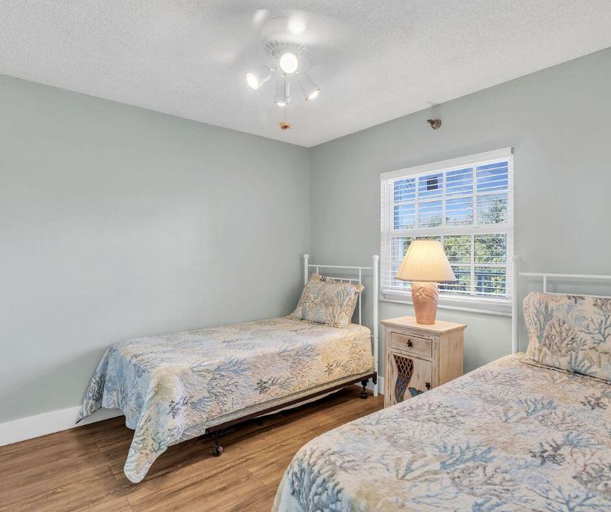For Sale: $589,500 (2 beds, 2 baths, 826 Square Feet)