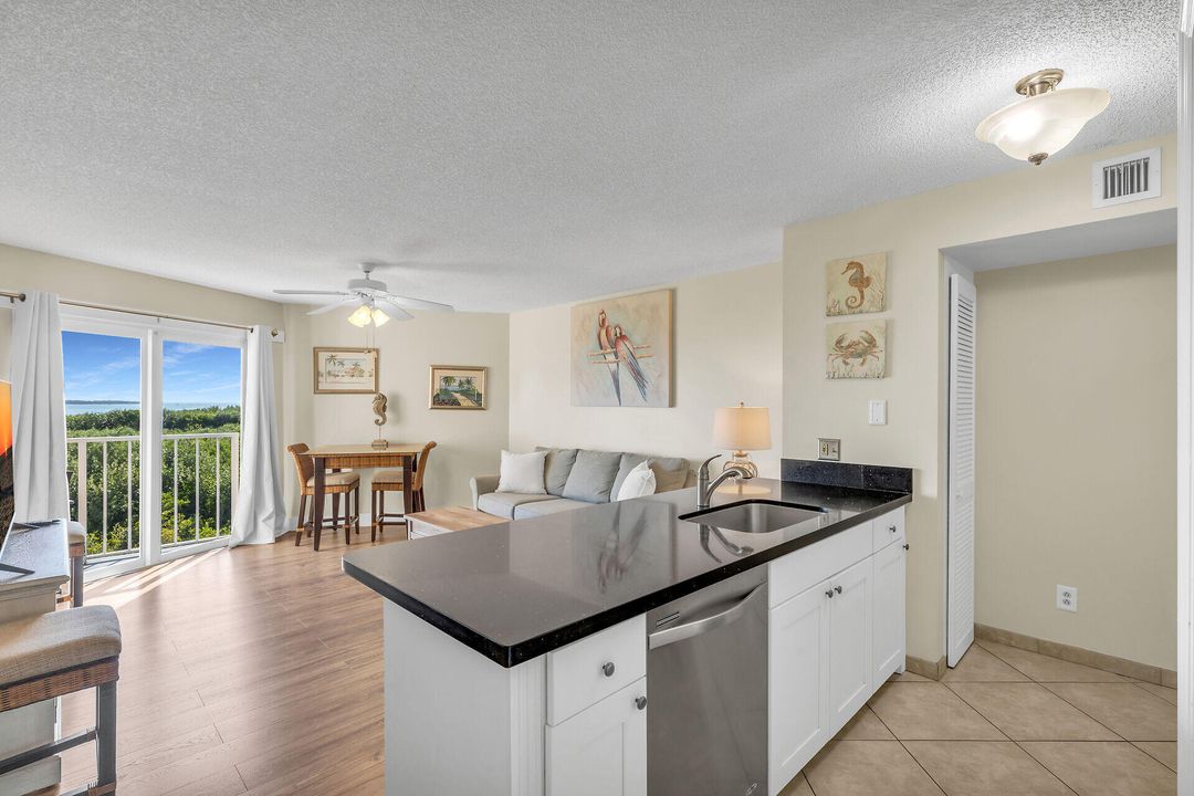 For Sale: $589,500 (2 beds, 2 baths, 826 Square Feet)