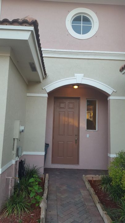 For Rent: $2,400 (2 beds, 2 baths, 1652 Square Feet)