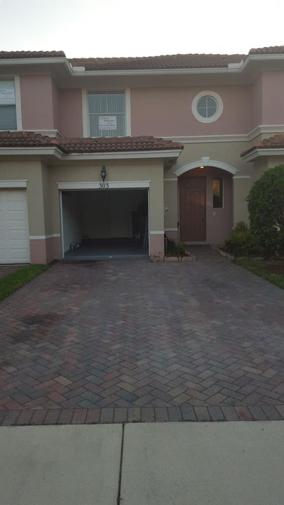 For Rent: $2,400 (2 beds, 2 baths, 1652 Square Feet)