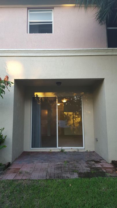 For Rent: $2,400 (2 beds, 2 baths, 1652 Square Feet)