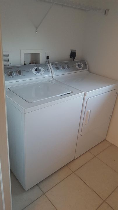 For Rent: $2,400 (2 beds, 2 baths, 1652 Square Feet)