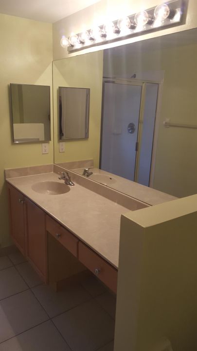 For Rent: $2,400 (2 beds, 2 baths, 1652 Square Feet)