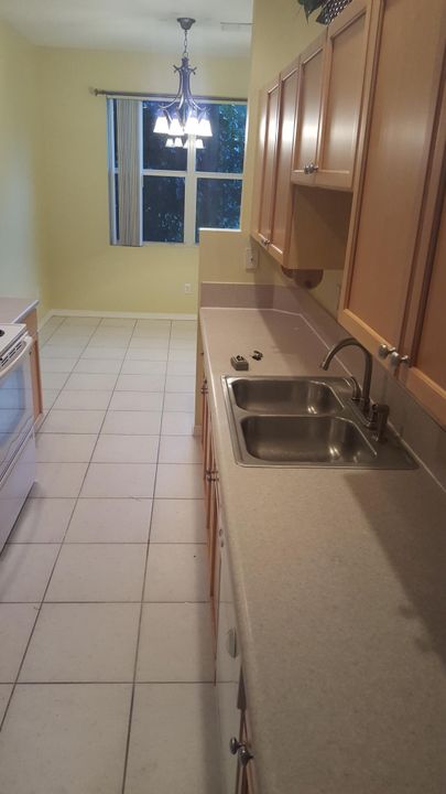 For Rent: $2,400 (2 beds, 2 baths, 1652 Square Feet)