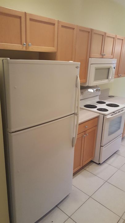 For Rent: $2,400 (2 beds, 2 baths, 1652 Square Feet)
