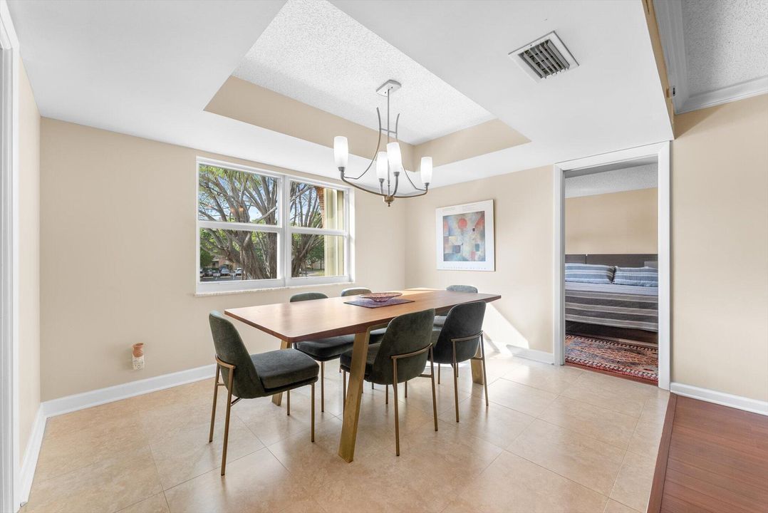 En Venta: $439,000 (3 camas, 2 baños, 1750 Pies cuadrados)