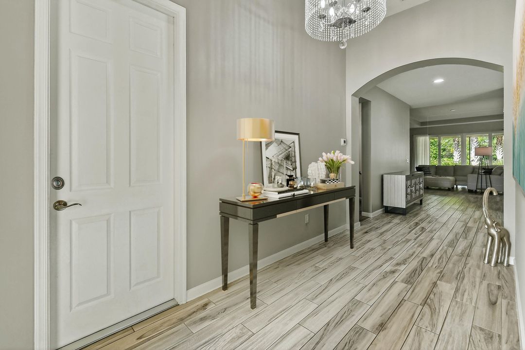 En Venta: $470,000 (4 camas, 2 baños, 2220 Pies cuadrados)