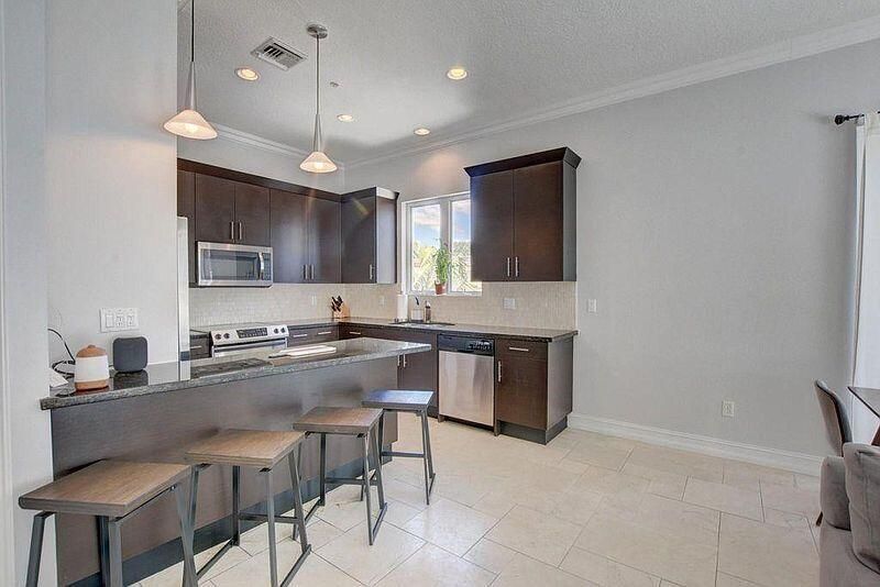 En Venta: $777,000 (2 camas, 2 baños, 1277 Pies cuadrados)