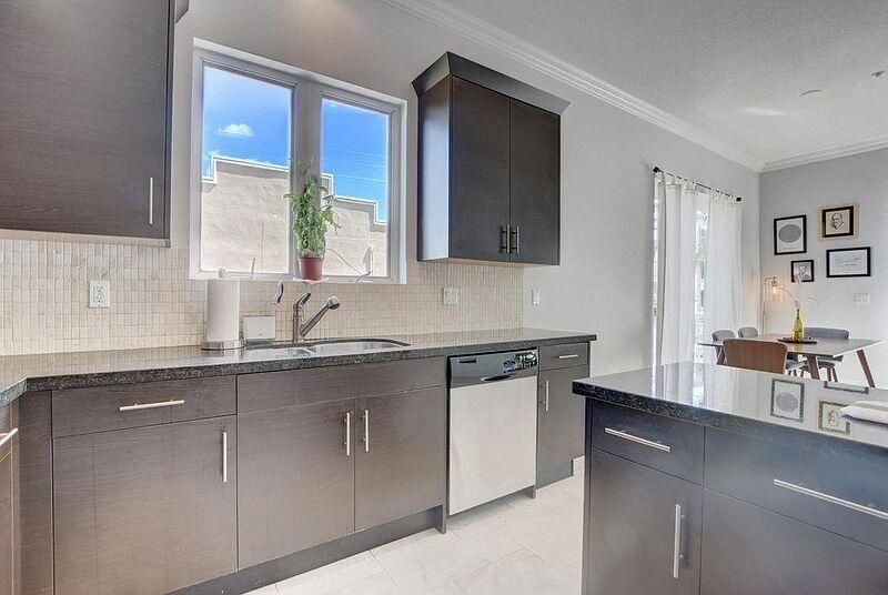 En Venta: $777,000 (2 camas, 2 baños, 1277 Pies cuadrados)