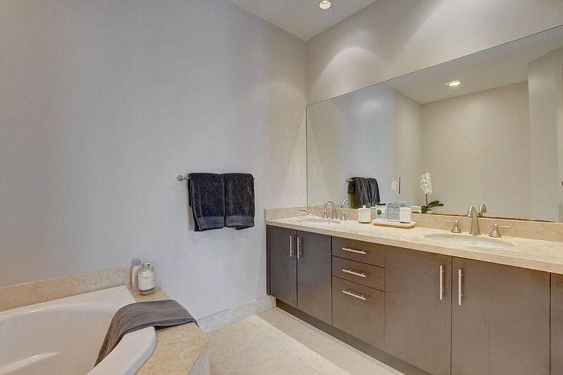 En Venta: $777,000 (2 camas, 2 baños, 1277 Pies cuadrados)