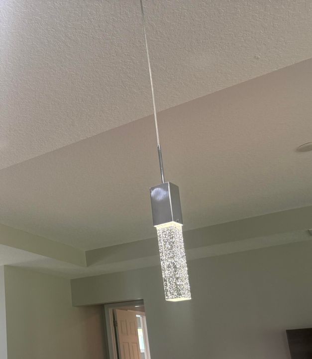 En Venta: $470,000 (4 camas, 2 baños, 2220 Pies cuadrados)