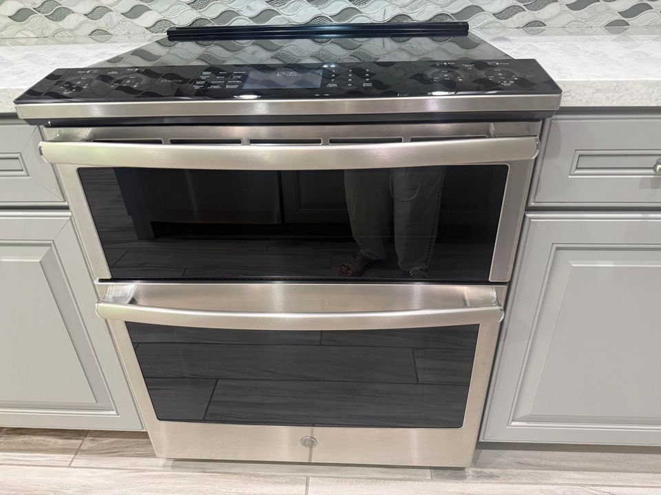 En Venta: $470,000 (4 camas, 2 baños, 2220 Pies cuadrados)