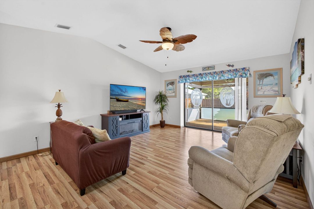 待售: $365,000 (3 贝兹, 2 浴室, 1454 平方英尺)