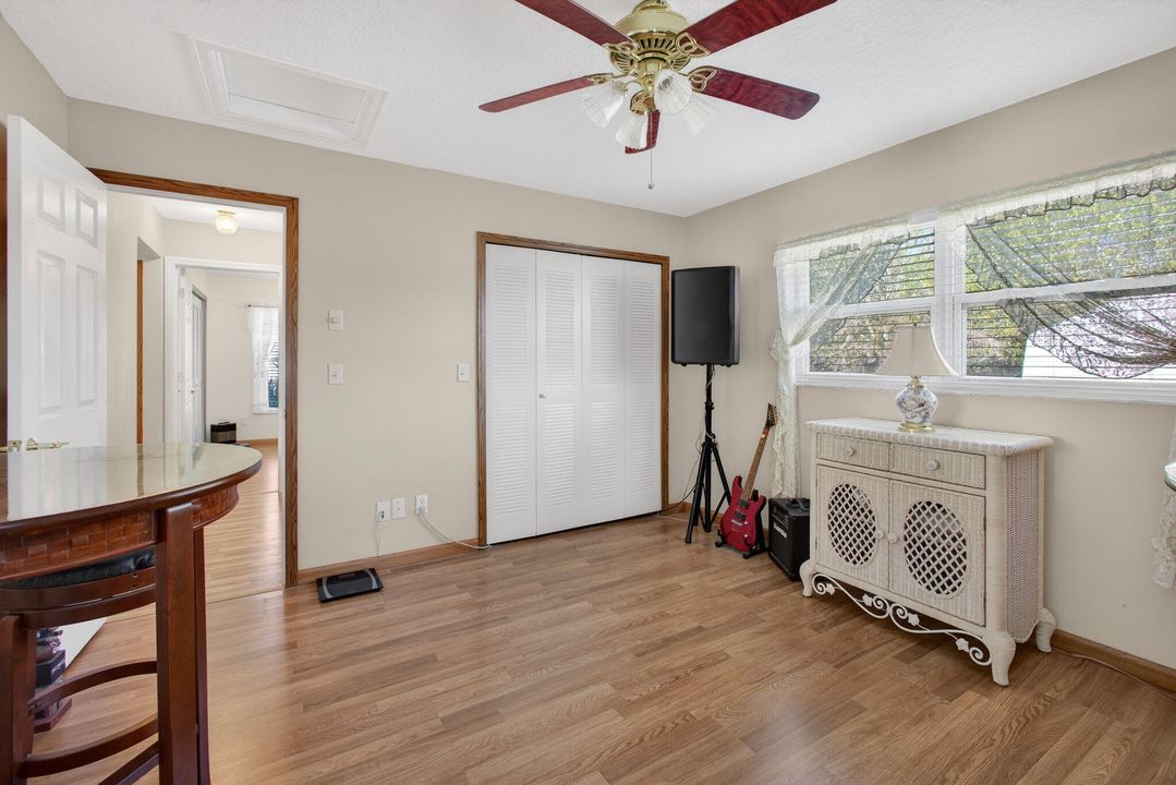 待售: $365,000 (3 贝兹, 2 浴室, 1454 平方英尺)