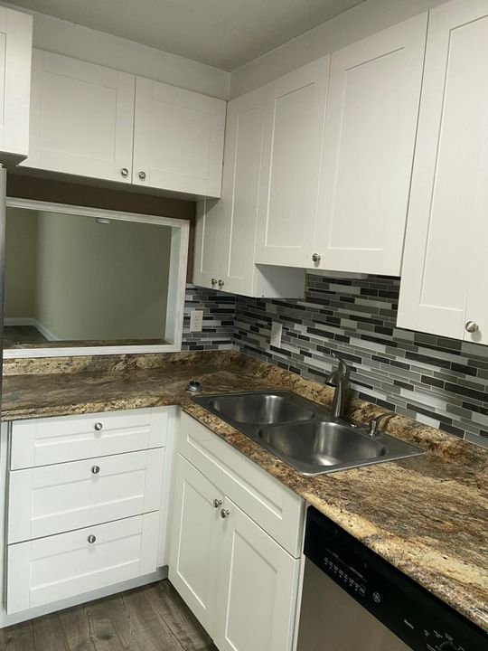 待售: $189,900 (2 贝兹, 2 浴室, 970 平方英尺)