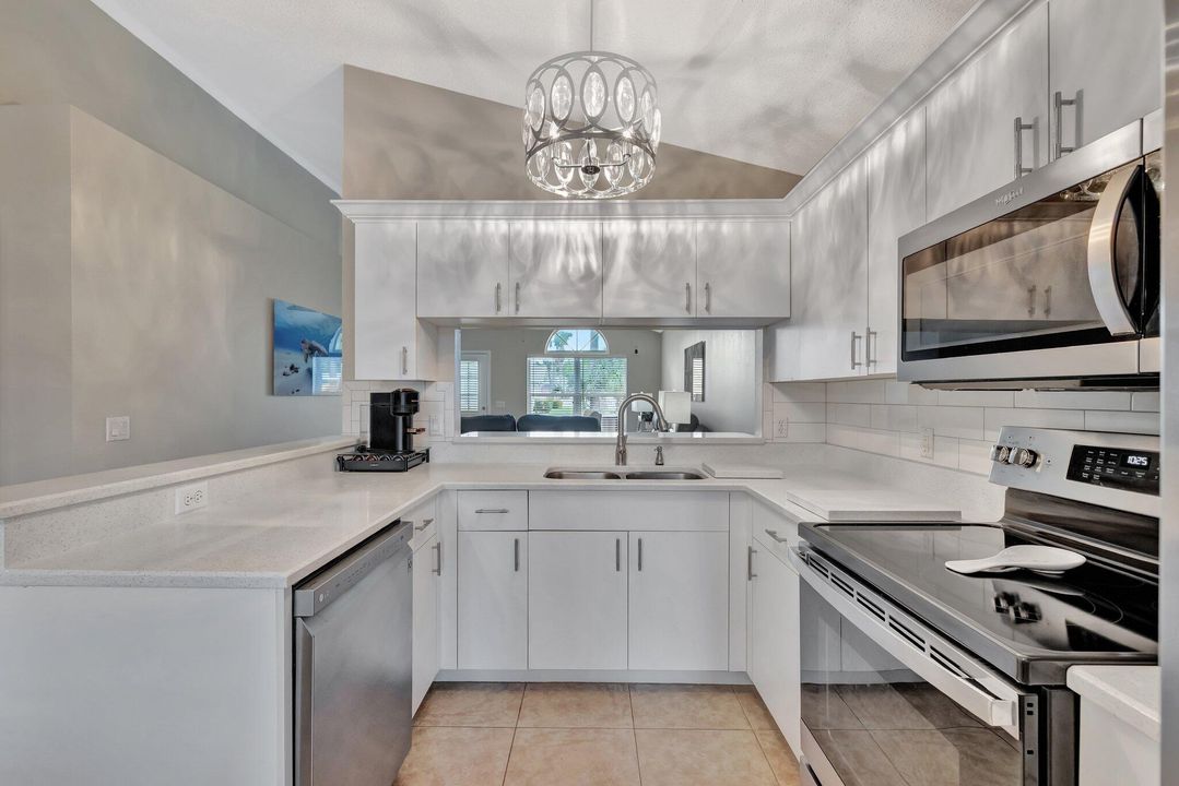 待售: $244,000 (2 贝兹, 2 浴室, 1233 平方英尺)