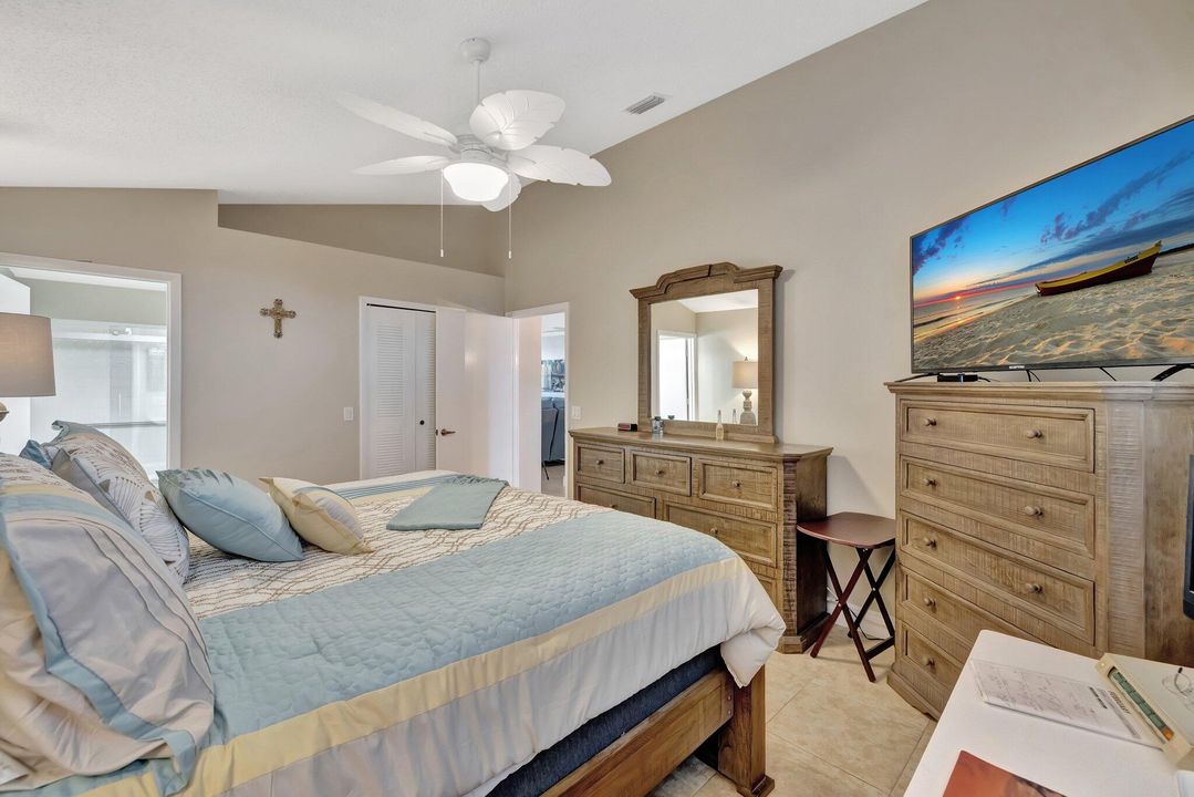 待售: $244,000 (2 贝兹, 2 浴室, 1233 平方英尺)