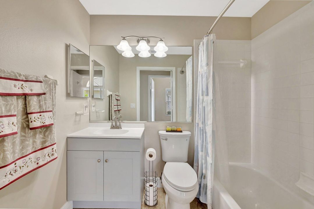 待售: $244,000 (2 贝兹, 2 浴室, 1233 平方英尺)