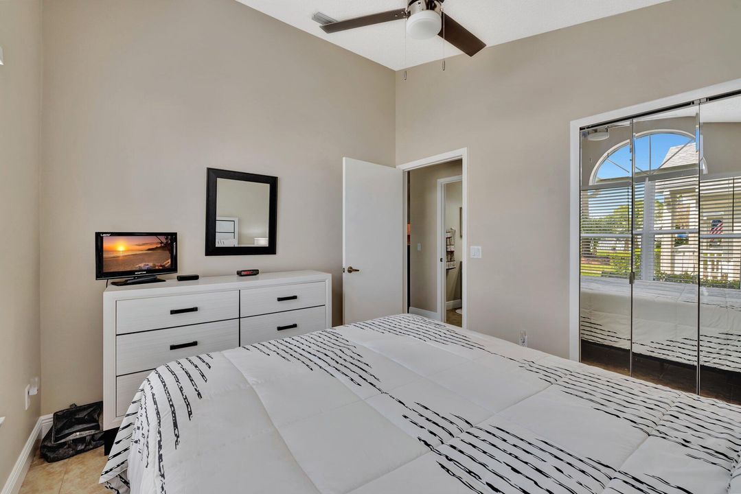 待售: $244,000 (2 贝兹, 2 浴室, 1233 平方英尺)