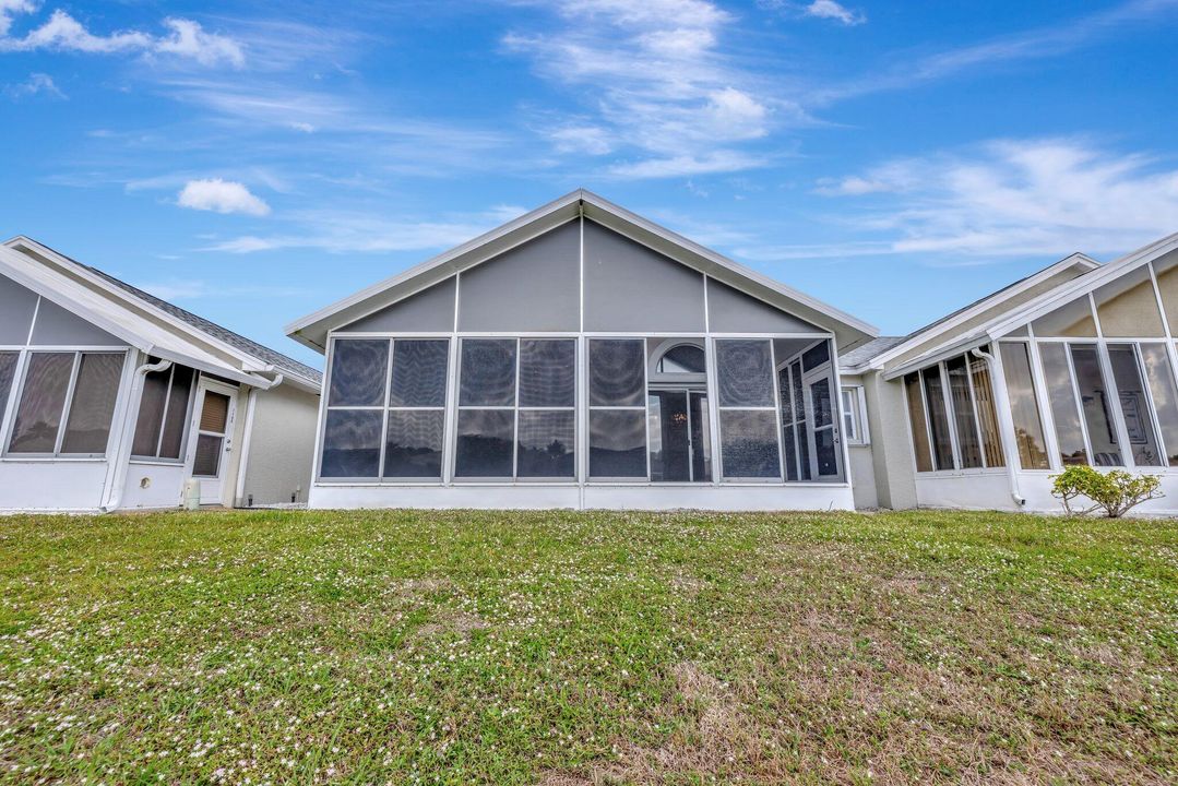 待售: $244,000 (2 贝兹, 2 浴室, 1233 平方英尺)