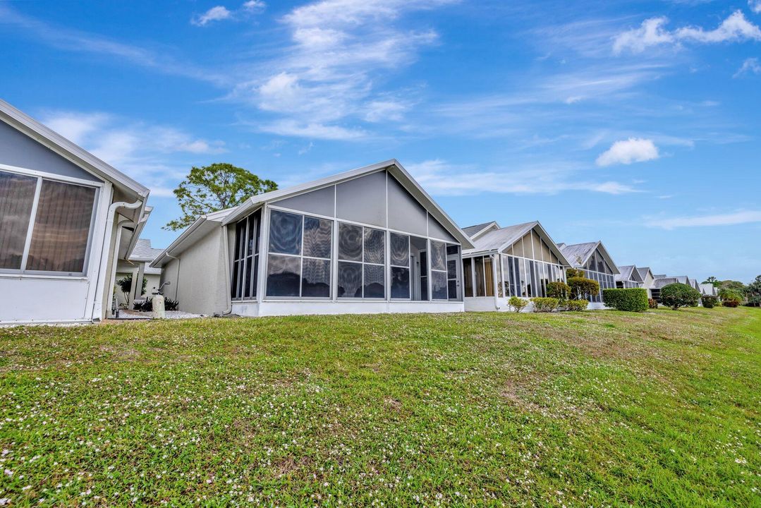 待售: $244,000 (2 贝兹, 2 浴室, 1233 平方英尺)