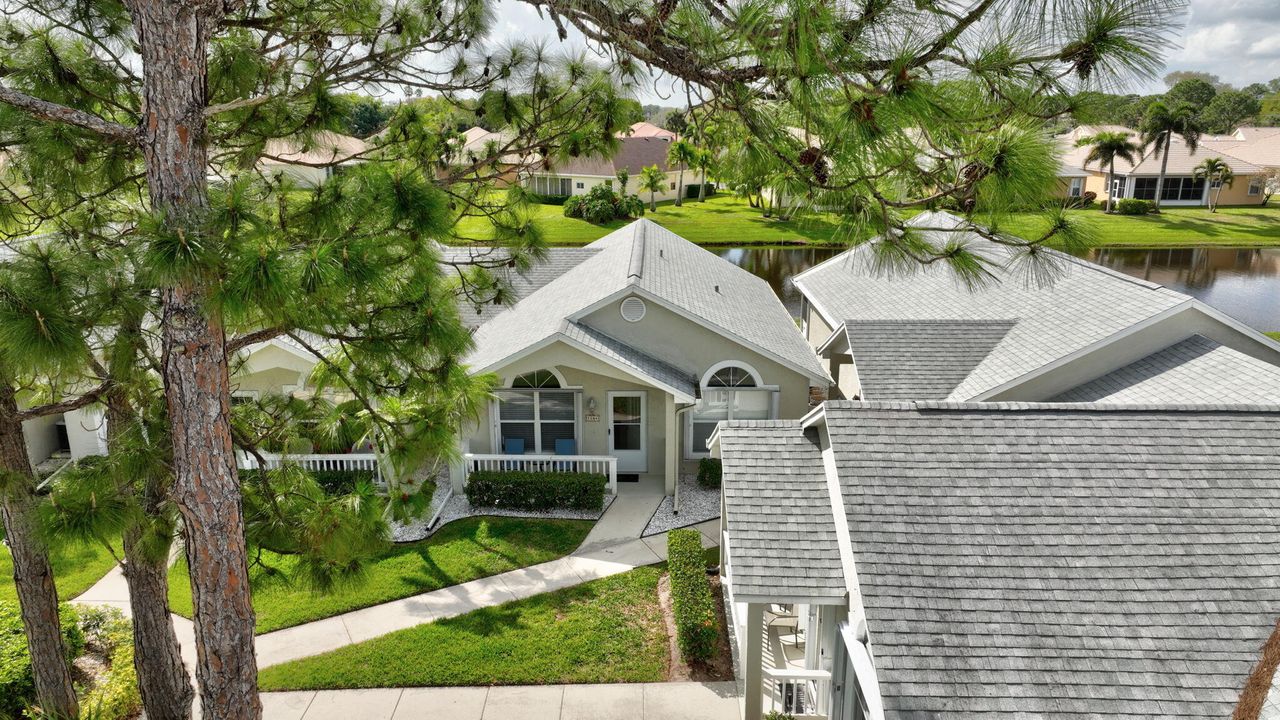 待售: $244,000 (2 贝兹, 2 浴室, 1233 平方英尺)