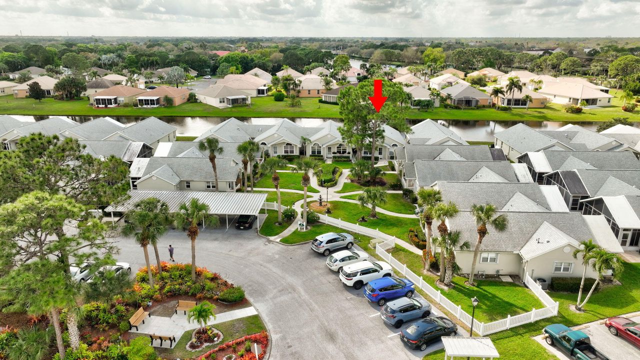 待售: $244,000 (2 贝兹, 2 浴室, 1233 平方英尺)