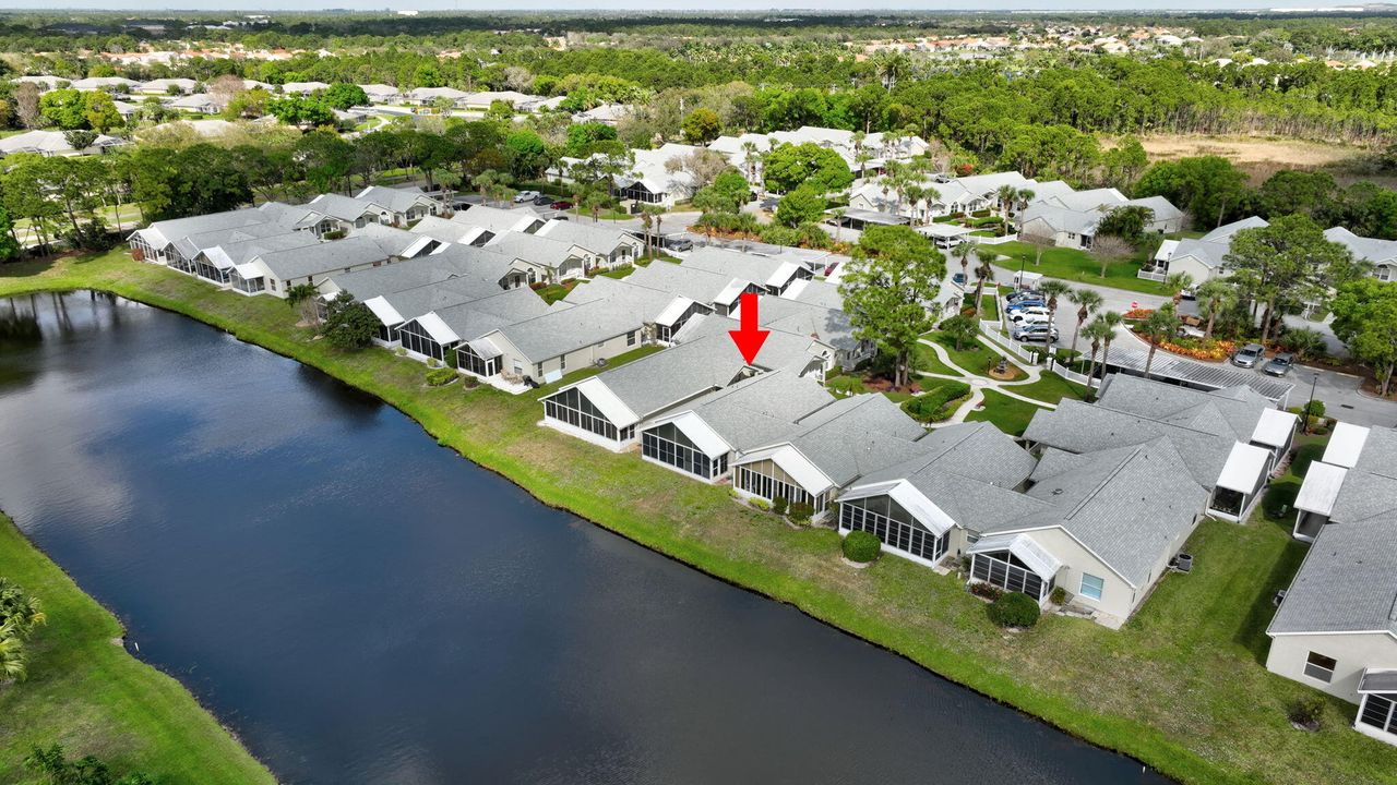 待售: $244,000 (2 贝兹, 2 浴室, 1233 平方英尺)