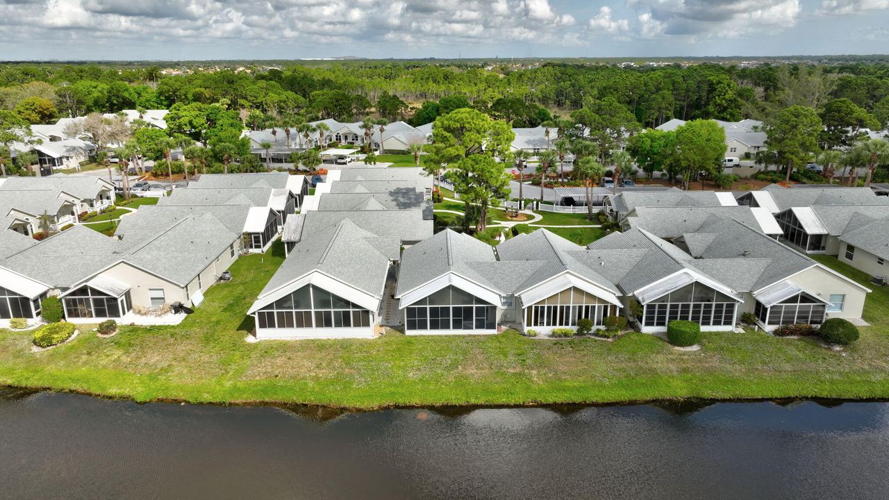 待售: $244,000 (2 贝兹, 2 浴室, 1233 平方英尺)