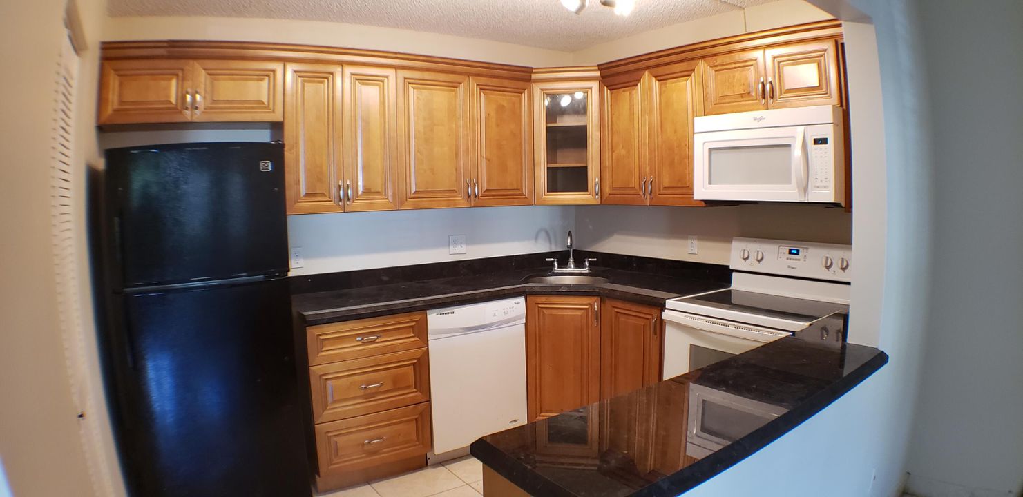 For Rent: $1,800 (2 beds, 1 baths, 991 Square Feet)