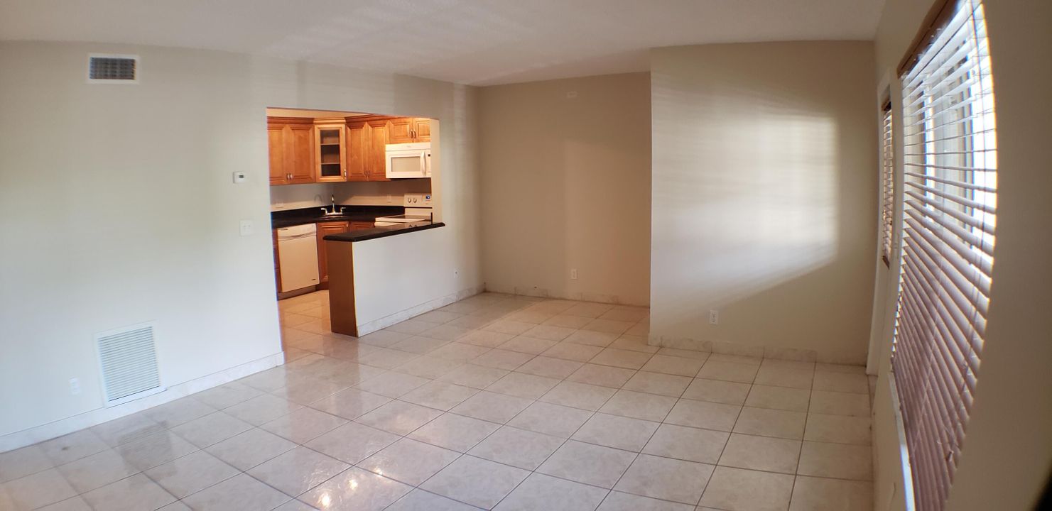 For Rent: $1,800 (2 beds, 1 baths, 991 Square Feet)