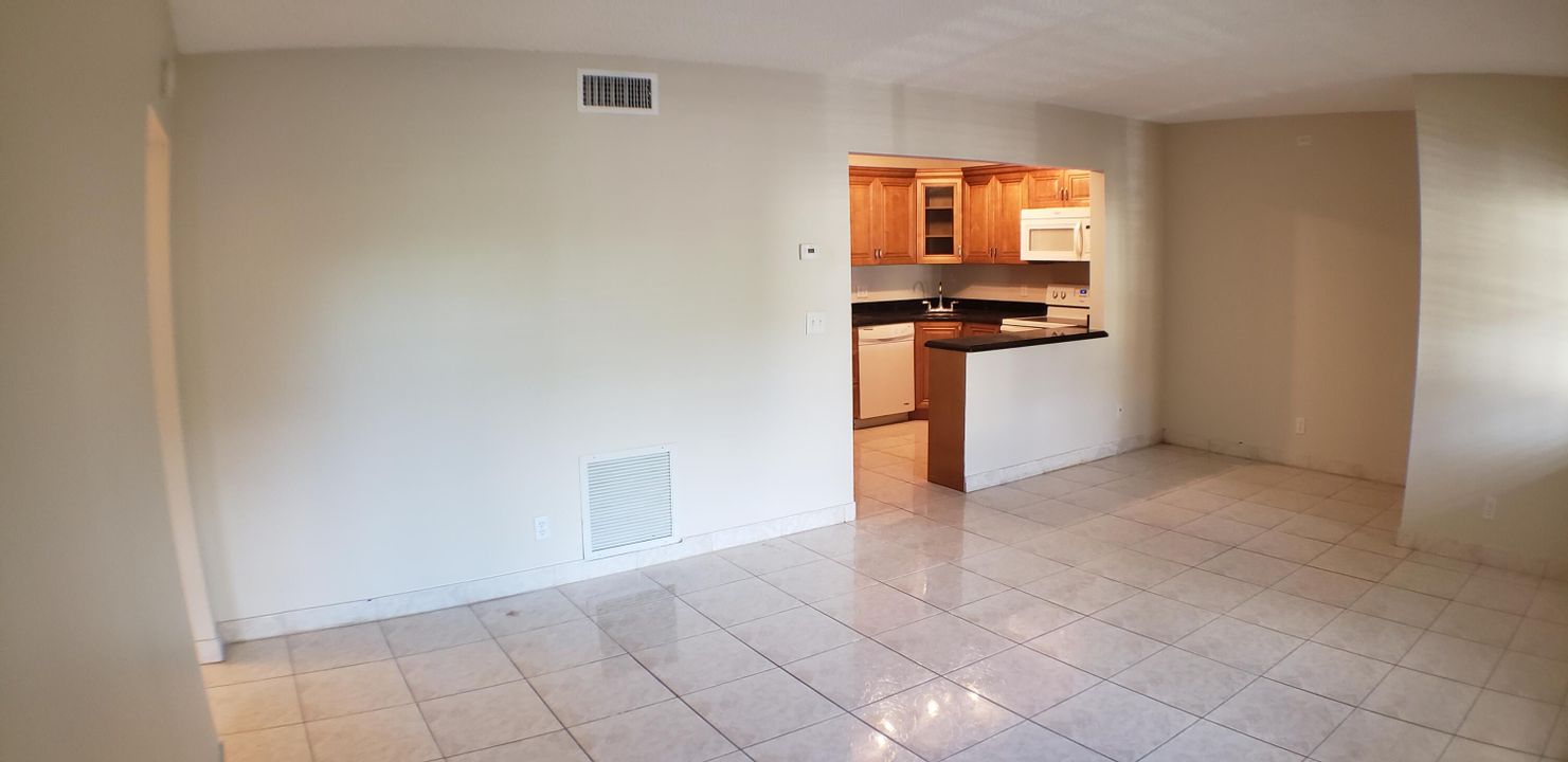For Rent: $1,800 (2 beds, 1 baths, 991 Square Feet)