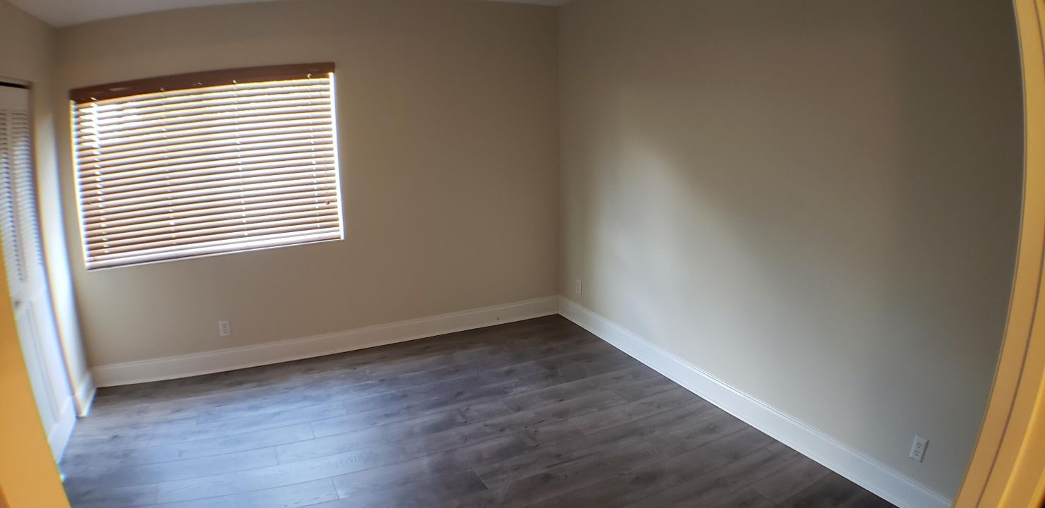 For Rent: $1,800 (2 beds, 1 baths, 991 Square Feet)