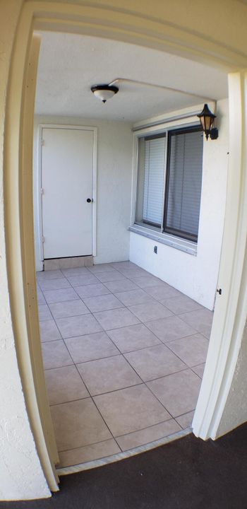 For Rent: $1,800 (2 beds, 1 baths, 991 Square Feet)