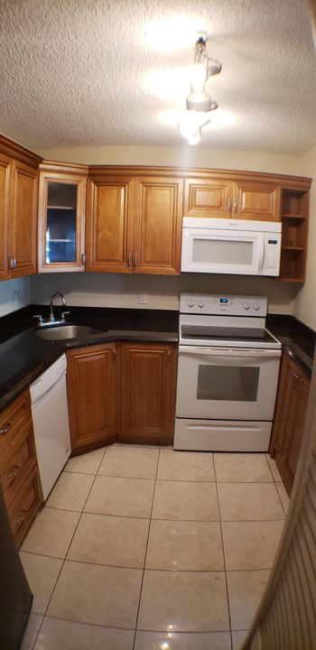 For Rent: $1,800 (2 beds, 1 baths, 991 Square Feet)