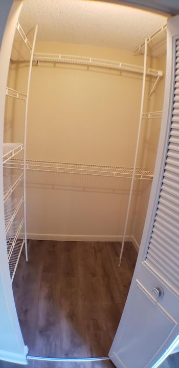 For Rent: $1,800 (2 beds, 1 baths, 991 Square Feet)