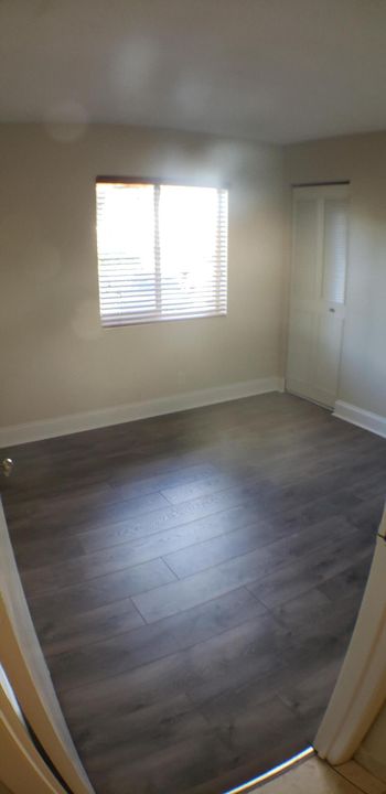 For Rent: $1,800 (2 beds, 1 baths, 991 Square Feet)