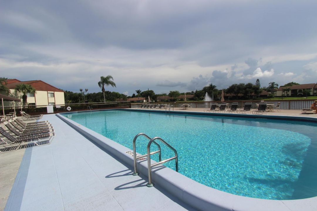 For Rent: $1,800 (2 beds, 1 baths, 991 Square Feet)